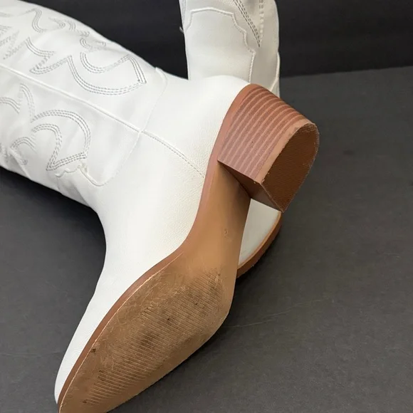 White Embroidered Knee-High Boots - Picture 9 of 9